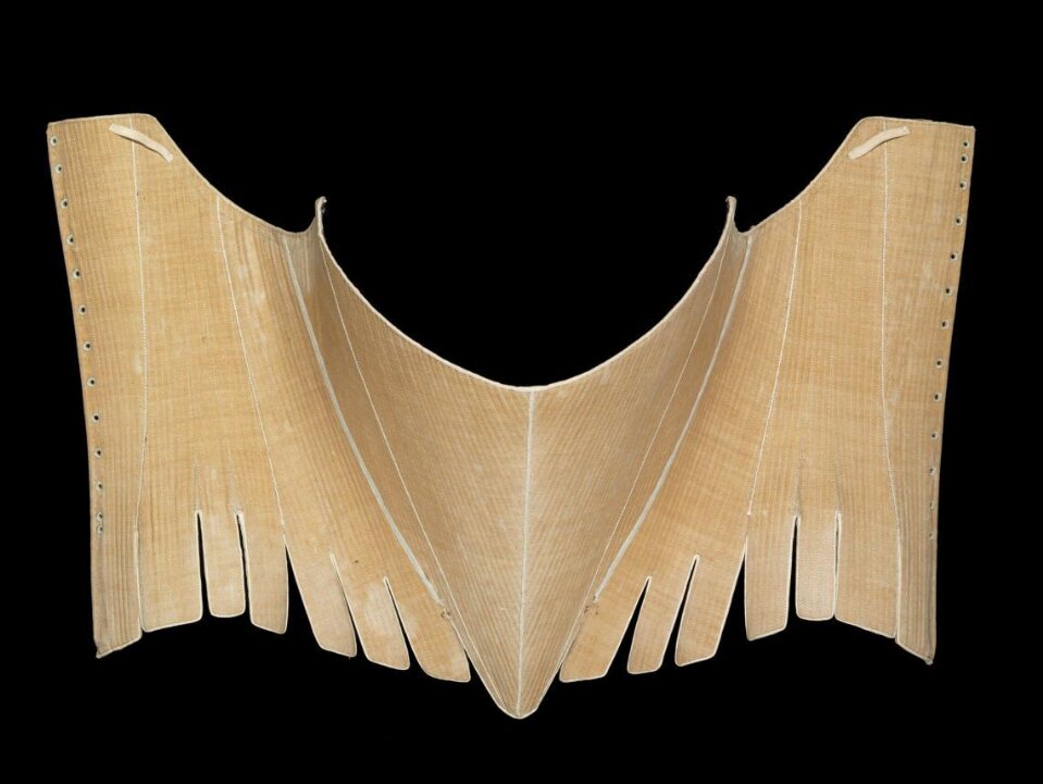 Stays, linen, silk and baleen (whalebone), Britain, 1780s. Museum no. T.56-1956. Given by Mrs E. Randall. © Victoria and Albert Museum, London 