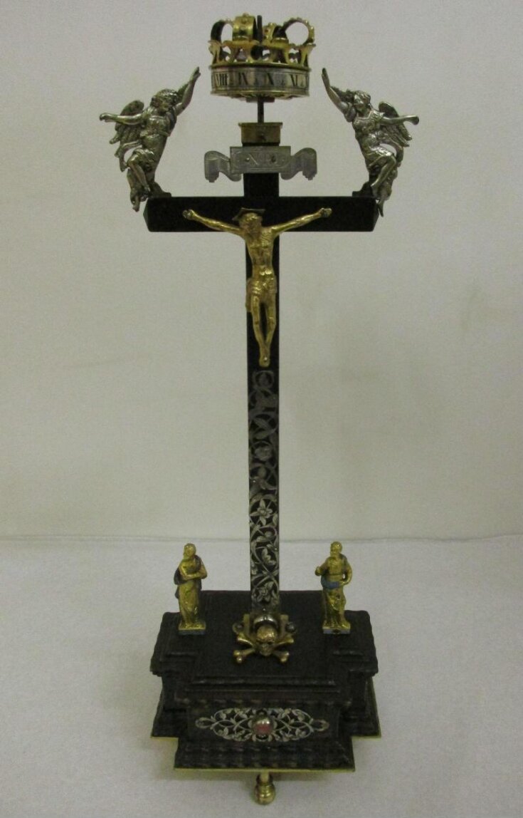 Crucifix Clock top image