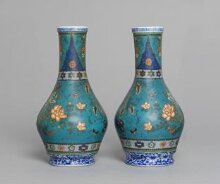 Pair of Vases thumbnail 1