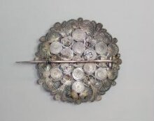 Brooch thumbnail 1