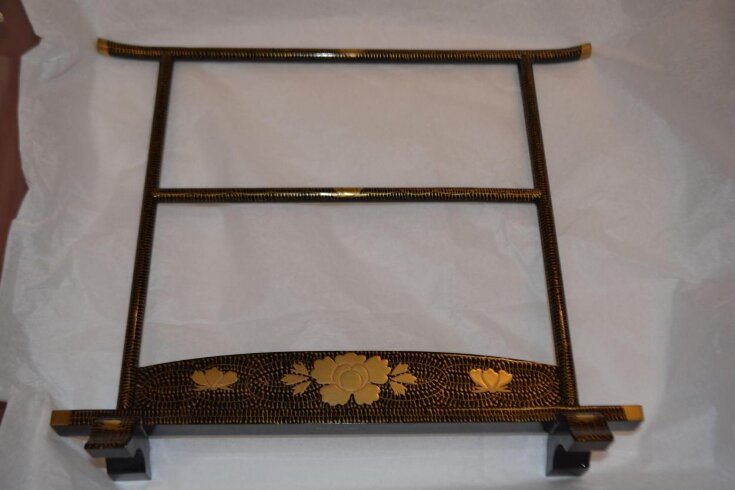 Kimono Stand top image