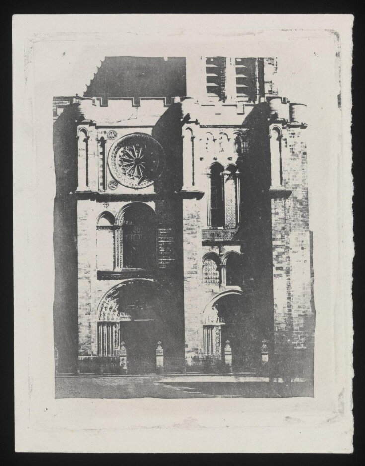 Lower part of the front of a cathedral  top image