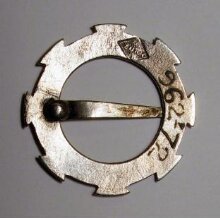 Ring Brooch thumbnail 1