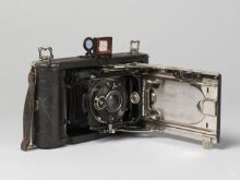 Folding camera used by Herbert Ponting thumbnail 1