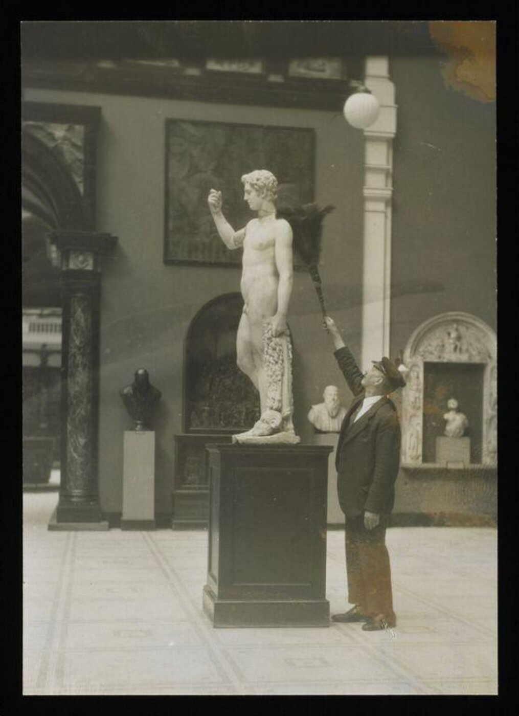 Hoppé, Emil Otto, Victoria and Albert Museum