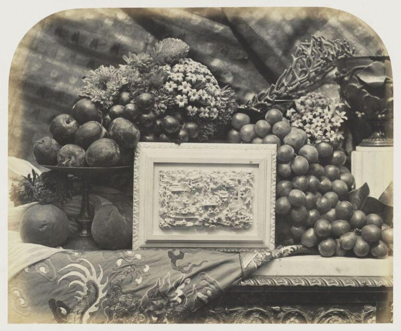 Fenton, Roger, Still life with Chinese casket