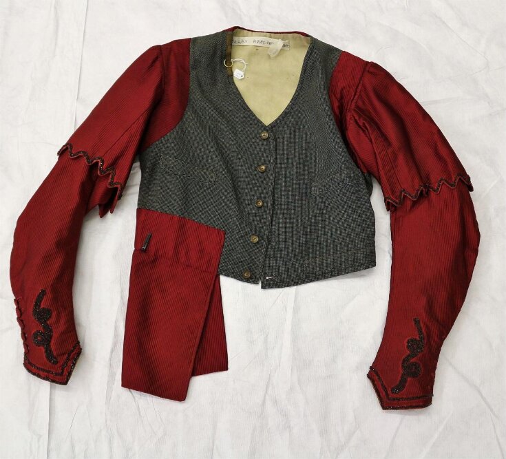 Costume worn by Henry Irving top image