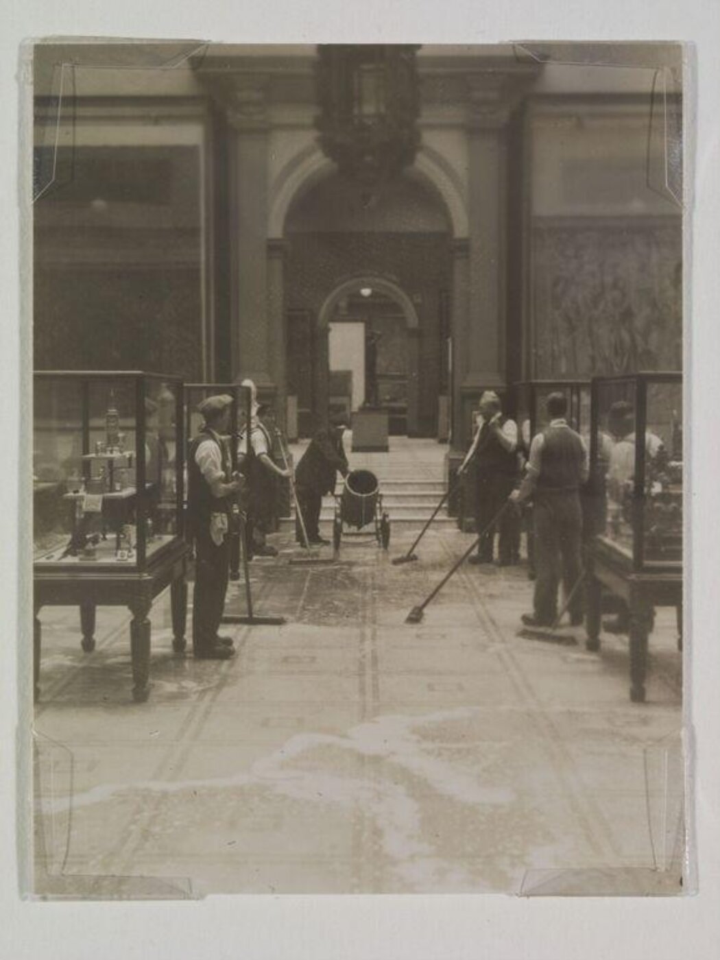 Hoppé, Emil Otto, Cleaners, Victoria & Albert Museum