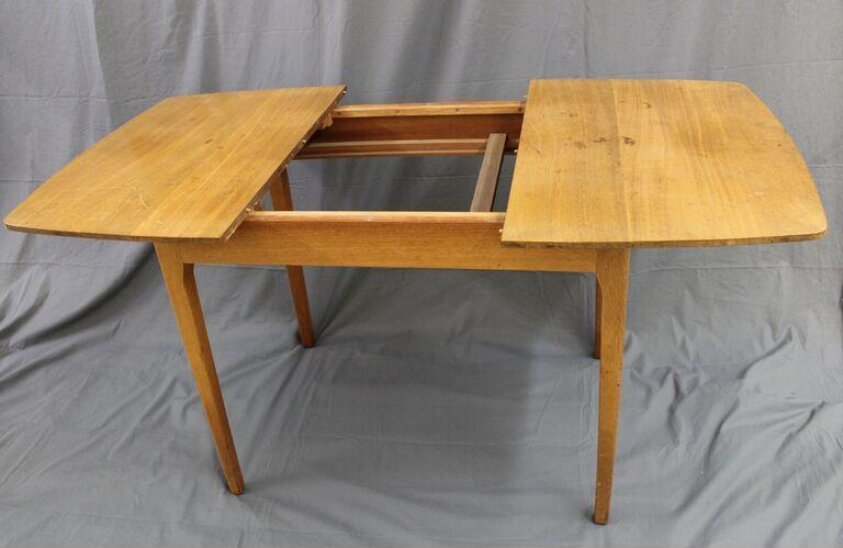 Dining table (1951) by Robert Jacob Gordon