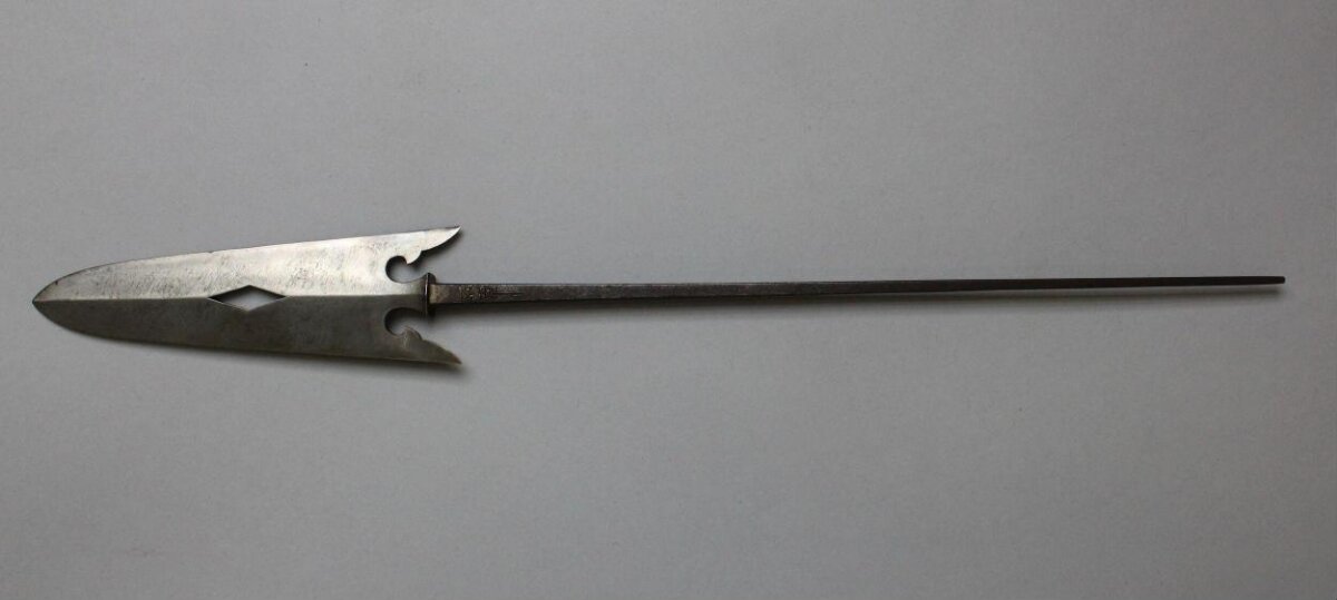 Arrow head