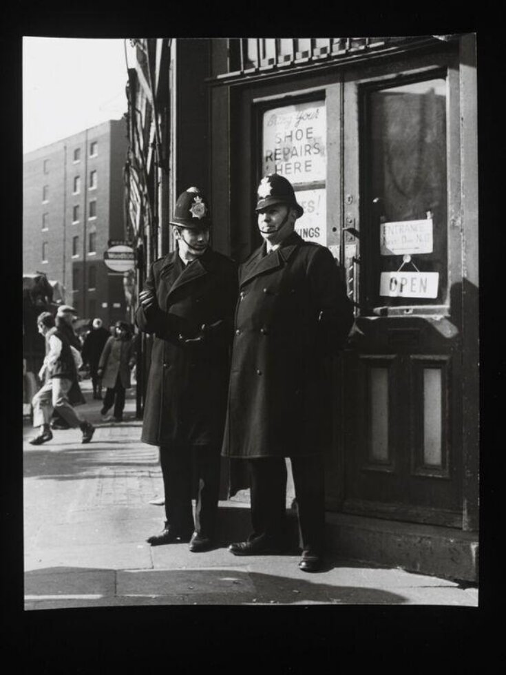 Petticoat Lane, London | Bohm, Dorothy | V&A Explore The Collections