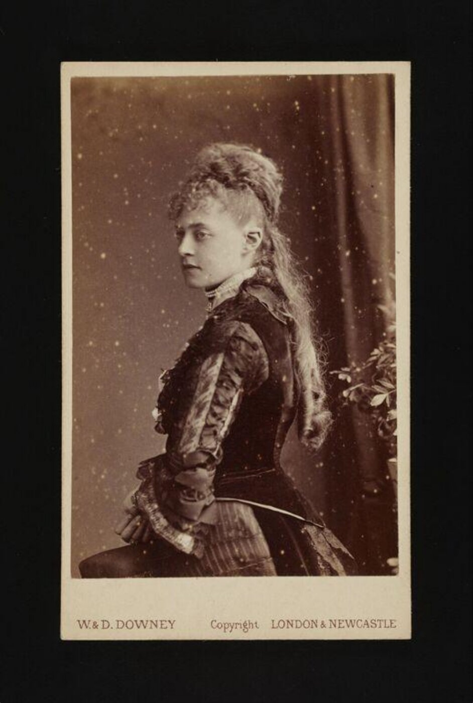W. & D. Downey, A portrait of a woman
