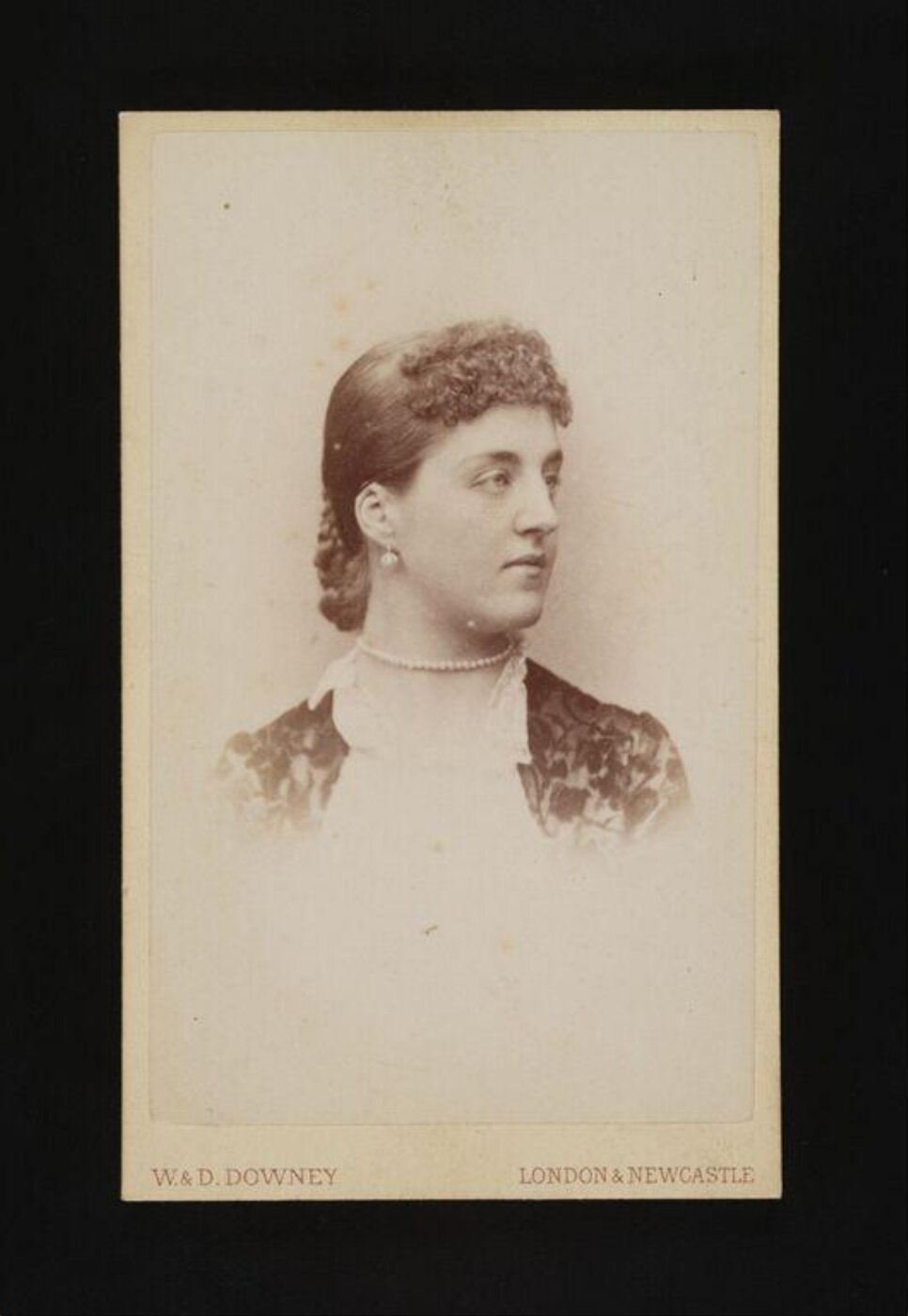 W. & D. Downey, A portrait of a woman