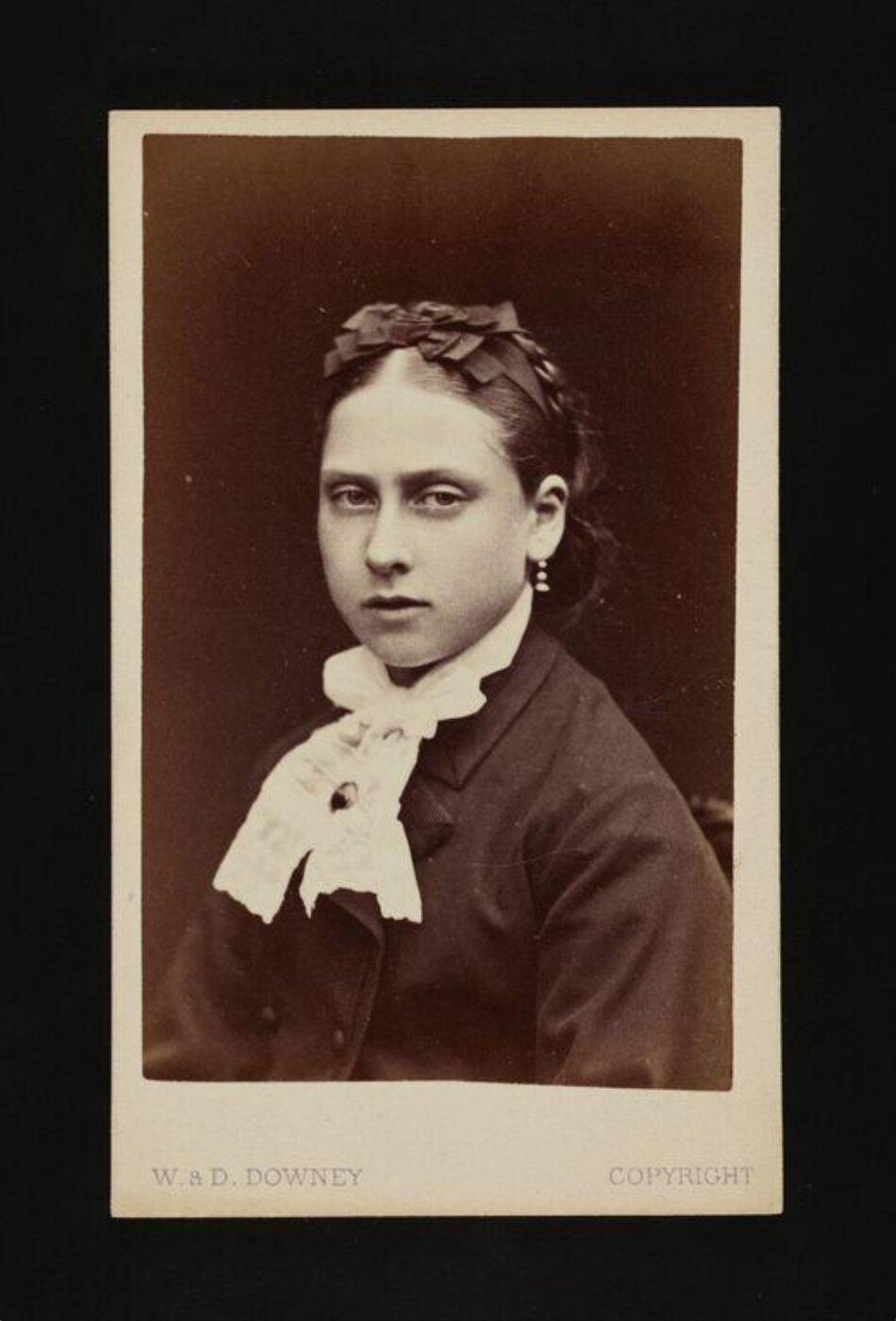 W. & D. Downey, A portrait of a woman