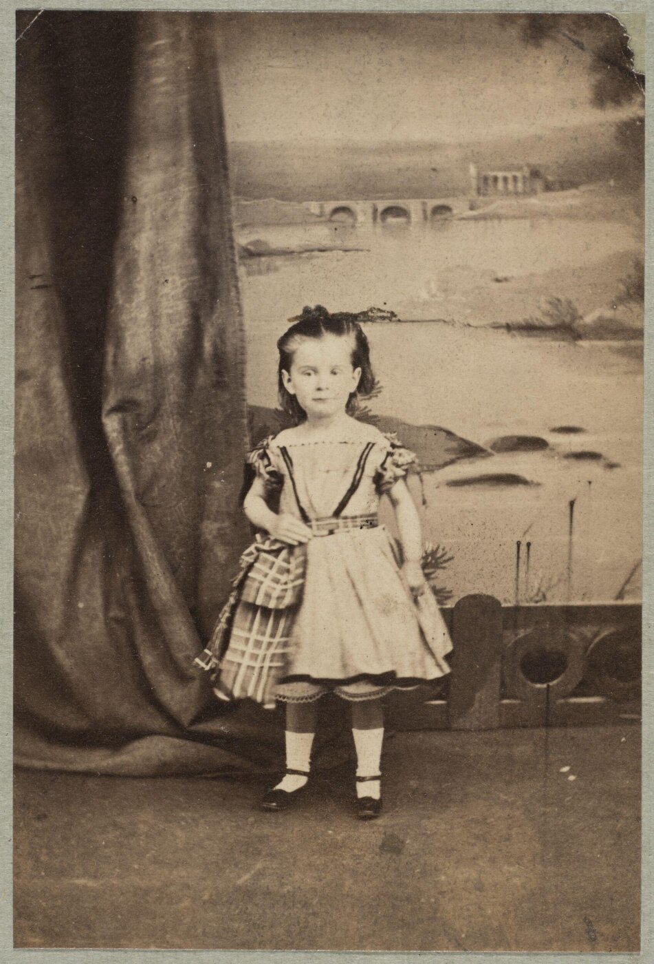 Unknown, Carte-de-visite photographs (480). Four photographs are dry-mounted to each sheet (120).