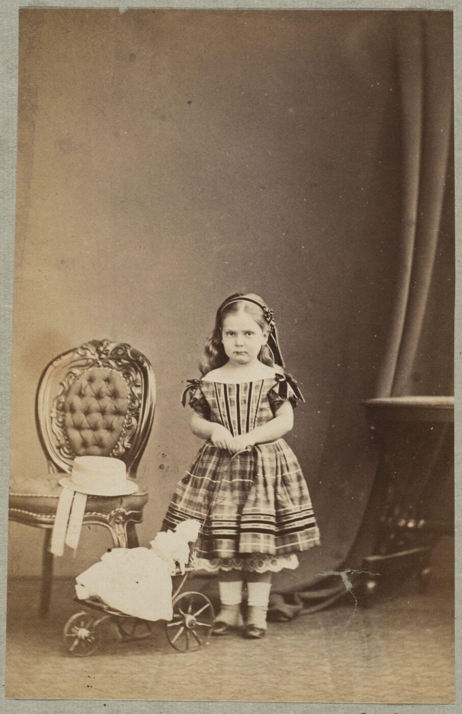 Unknown, Carte-de-visite photographs (480). Four photographs are dry-mounted to each sheet (120).