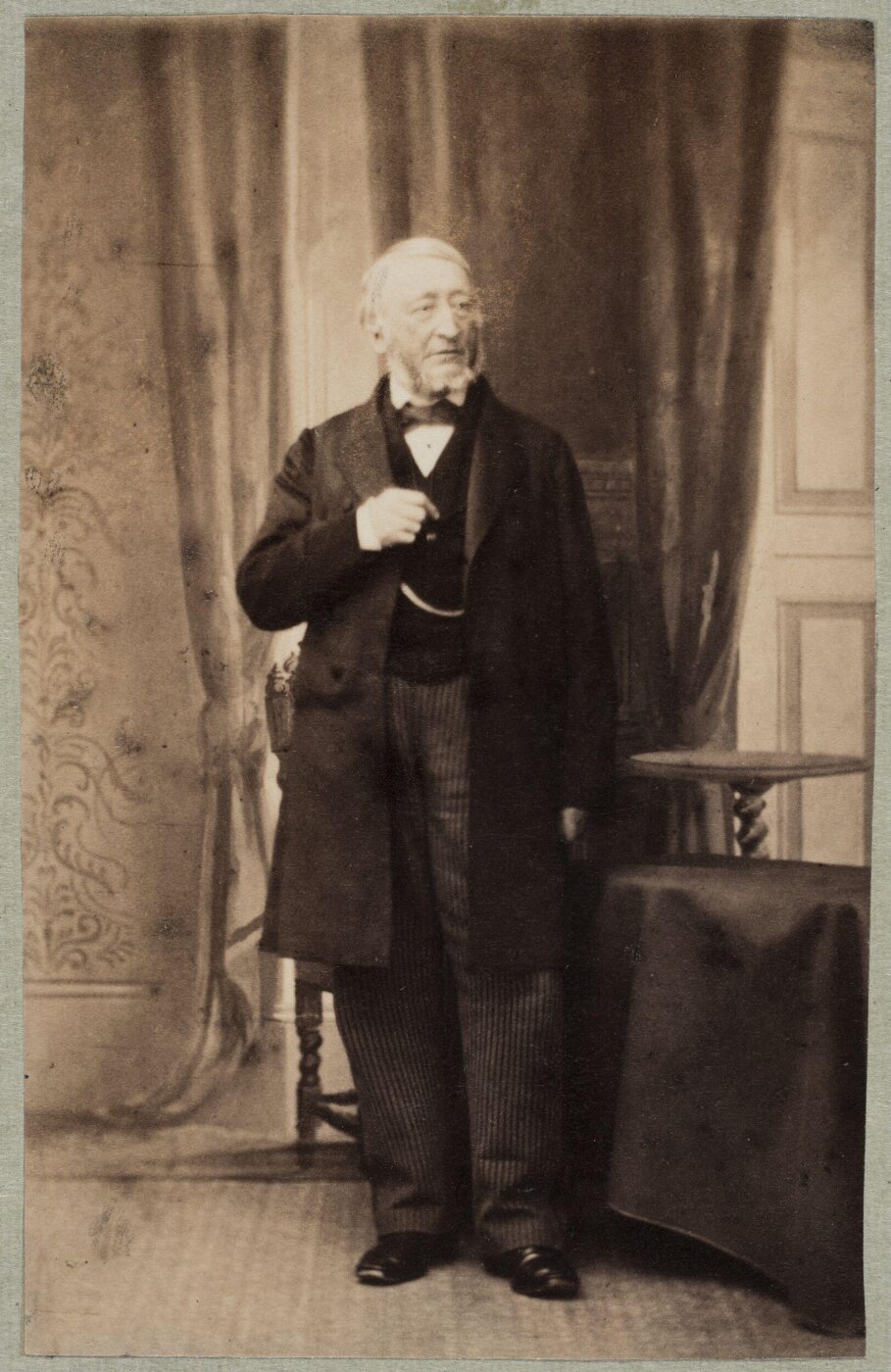 Unknown, Carte-de-visite photographs (480). Four photographs are dry-mounted to each sheet (120).