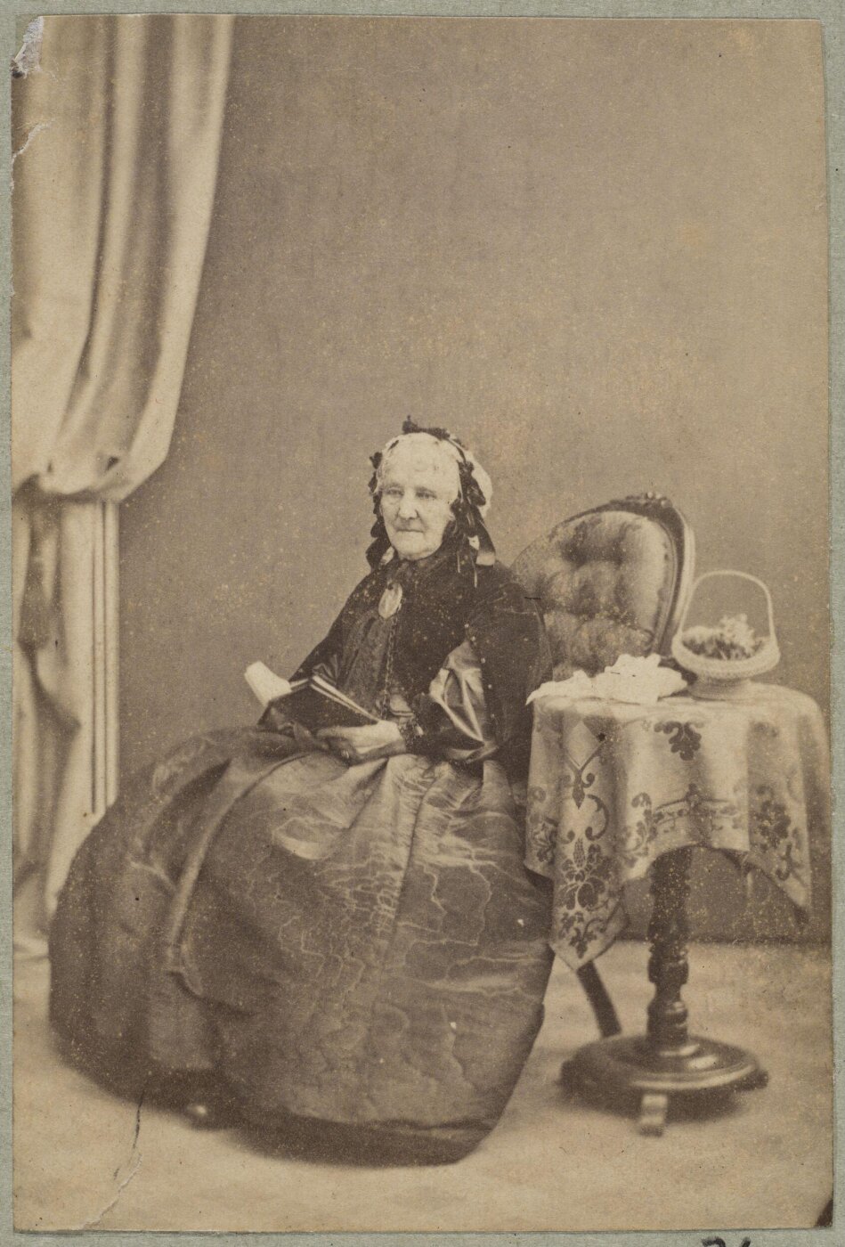 Unknown, Carte-de-visite photographs (480). Four photographs  are dry-mounted to each sheet (120).