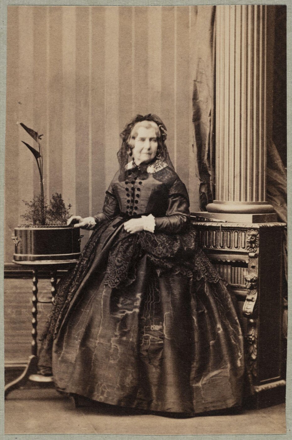 Unknown, Carte-de-visite photographs (480). Four photographs  are dry-mounted to each sheet (120).