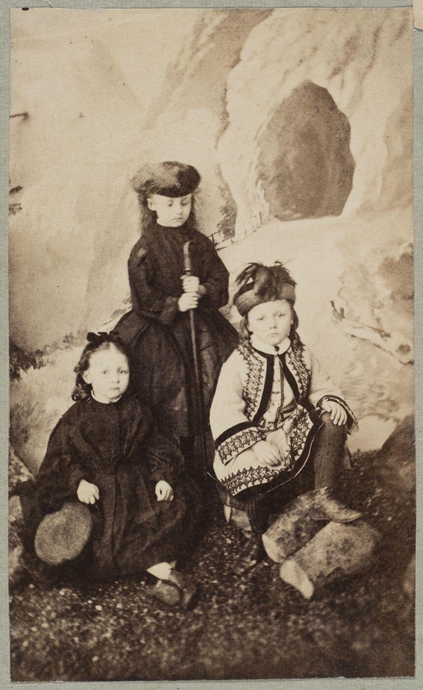 Unknown, Carte-de-visite photographs (32). Four photographs  are dry mounted on each sheet.