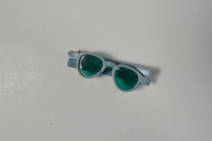 Doll's Sunglasses top image