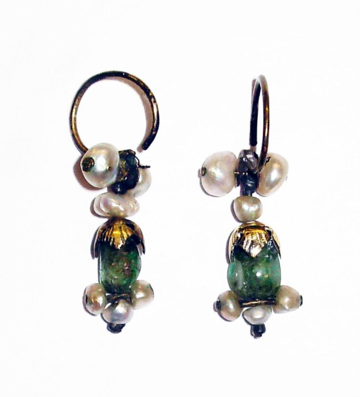 Earring top image