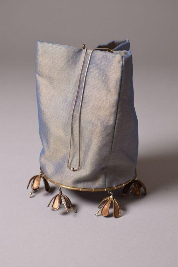 低価格 Handbag | Gibbs, Emily Jo | V&A Explore The Collections バッグ