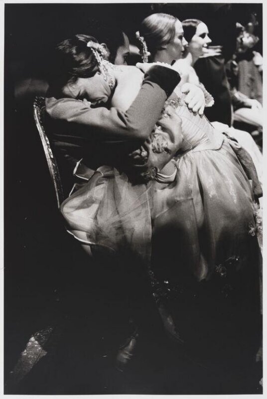 Hug Backstage