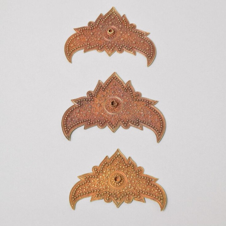 Brooch top image