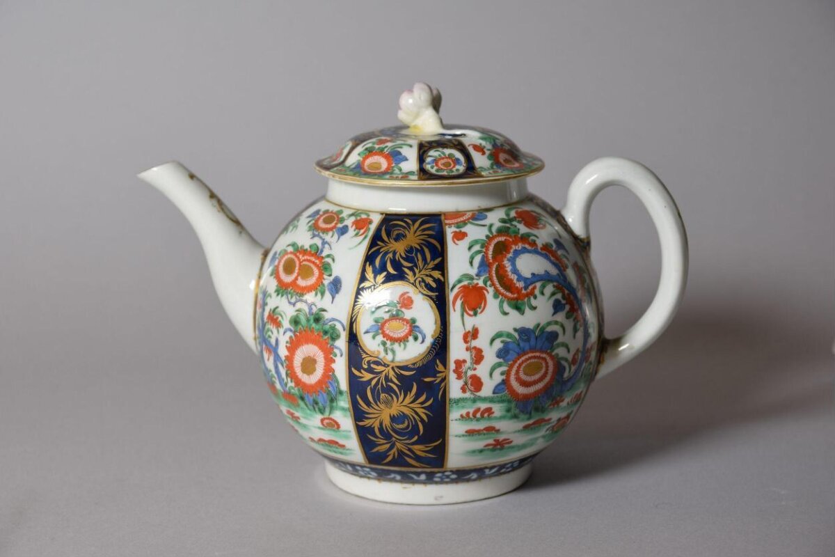 Teapot, Worcester · 1770 · England