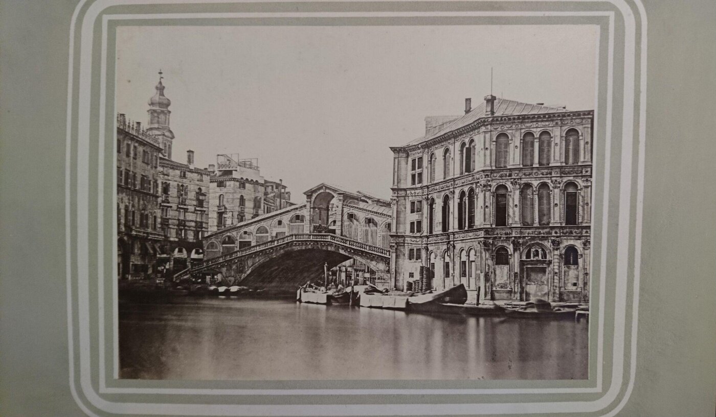 Unknown, Grand Canal, with the Ponte di Rialto and the Palazzo dei Camerlenghi on the right-hand side, Venice, Italy