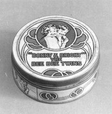 M.J. Franklin Collection of British Biscuit Tins (Advertising Ephemera) thumbnail 1