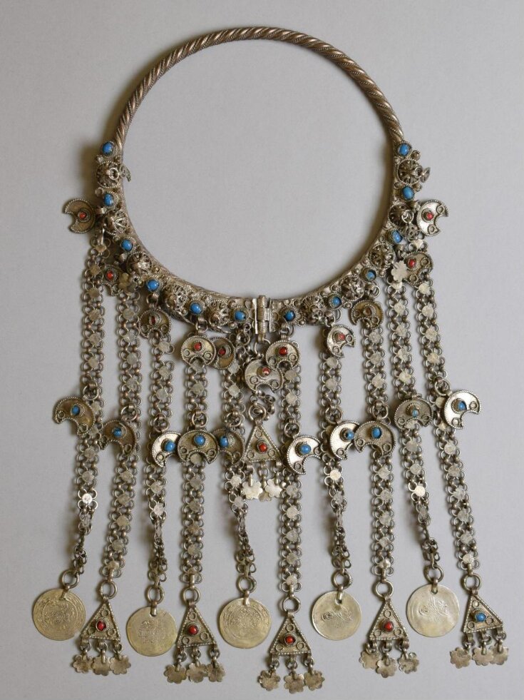 Necklace top image