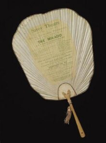 Souvenir Japanese fan commemorating the 1000th performance of 'The Mikado' at the Savoy Theatre thumbnail 1