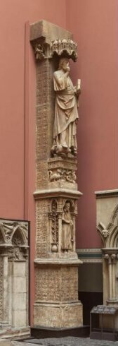 Central pier with statues of Christ and St David thumbnail 2