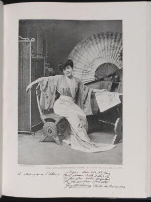 Le Figaro-modes, à la ville au théâtre arts décoratifs