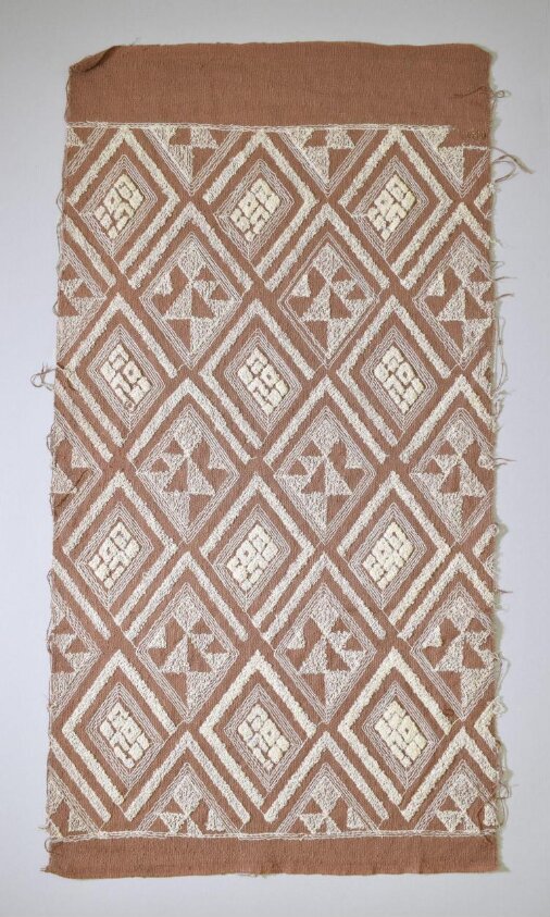 Machine embroidered textile