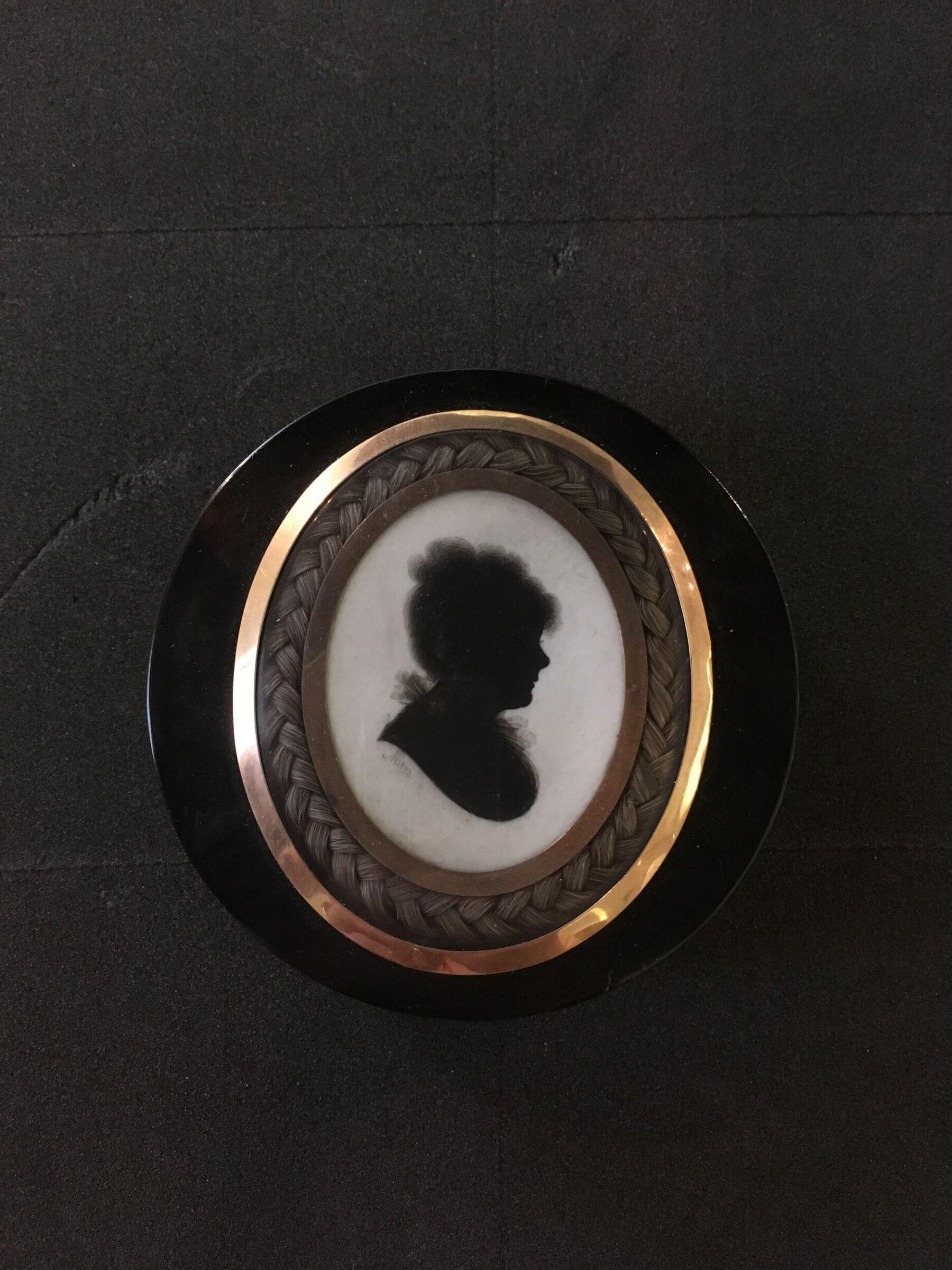 Silhouette portrait of an unknown lady set in the lid of a tortoise-shell snuff box, John Miers, ca. 1780-1821