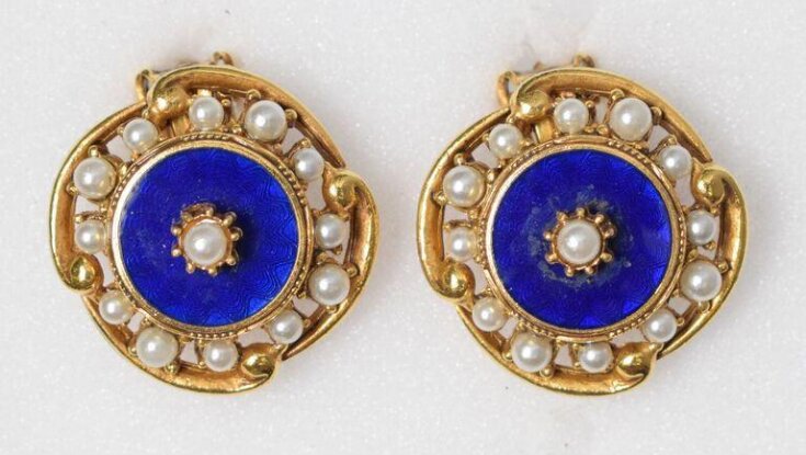 Earring top image