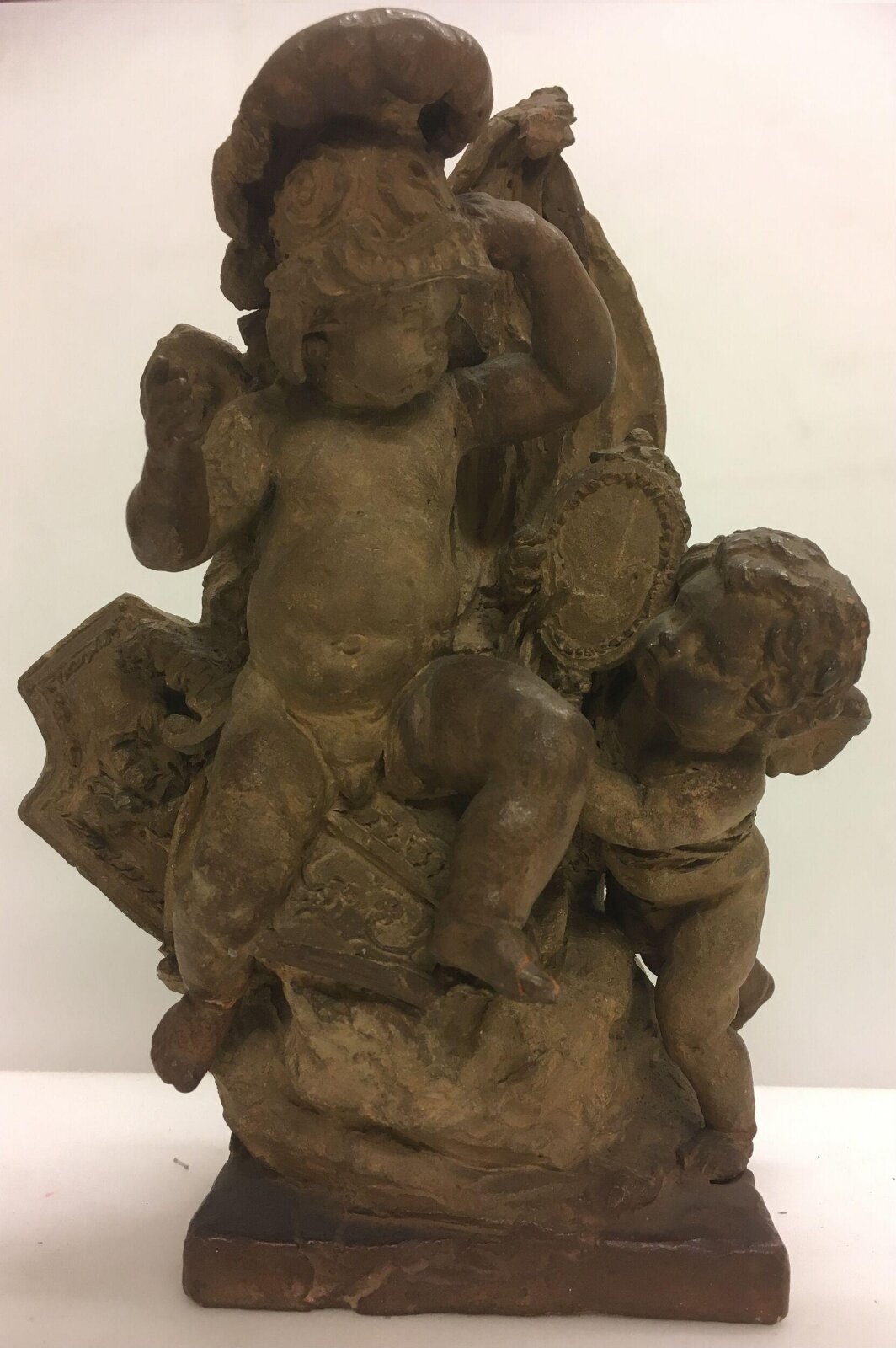 Two cherubs wih trophies, 1700-1750