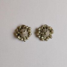 Earring thumbnail 1