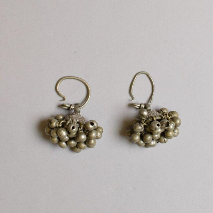 Earring top image