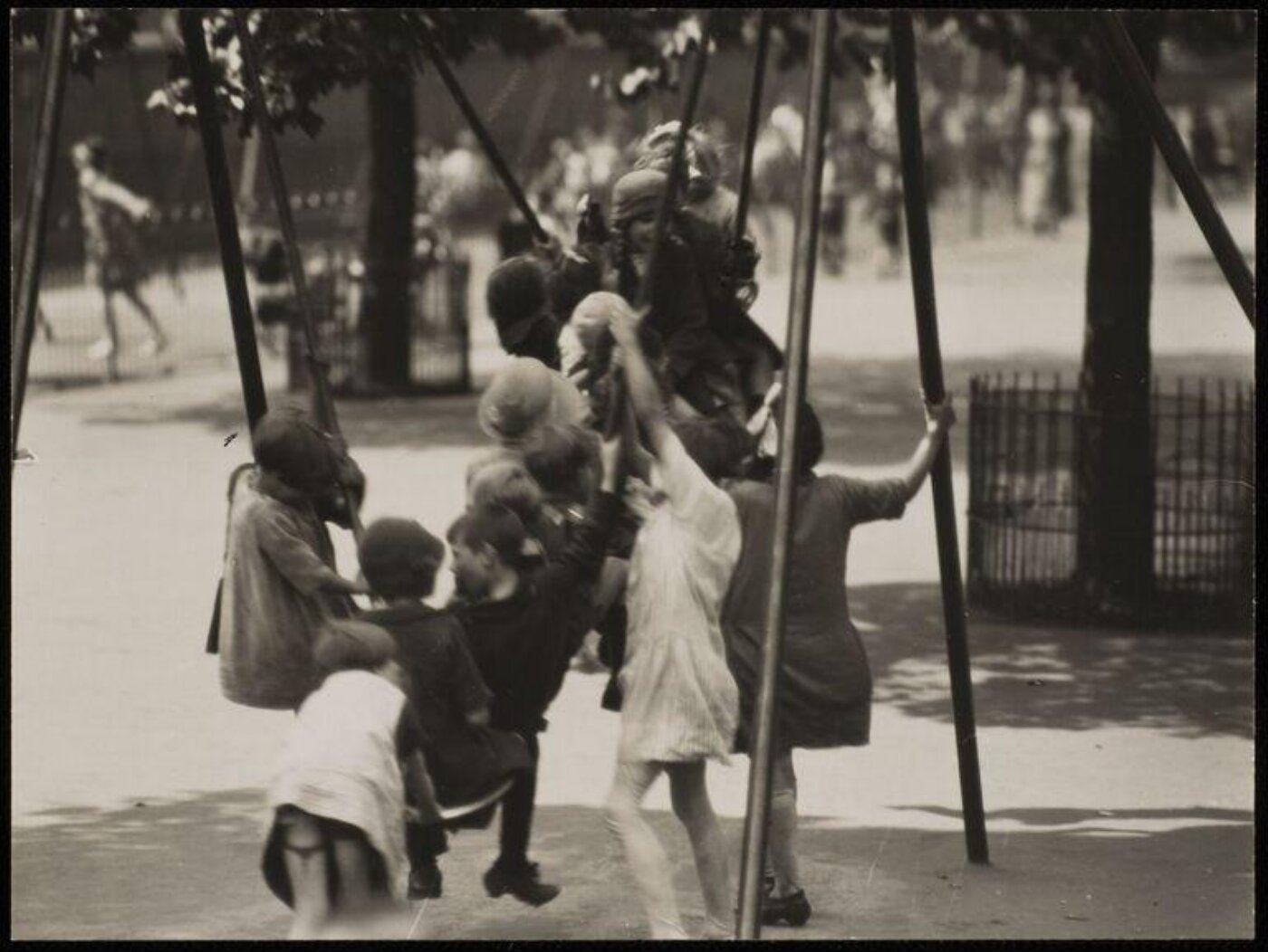 Hoppé, Emil Otto, Children, East End Slums