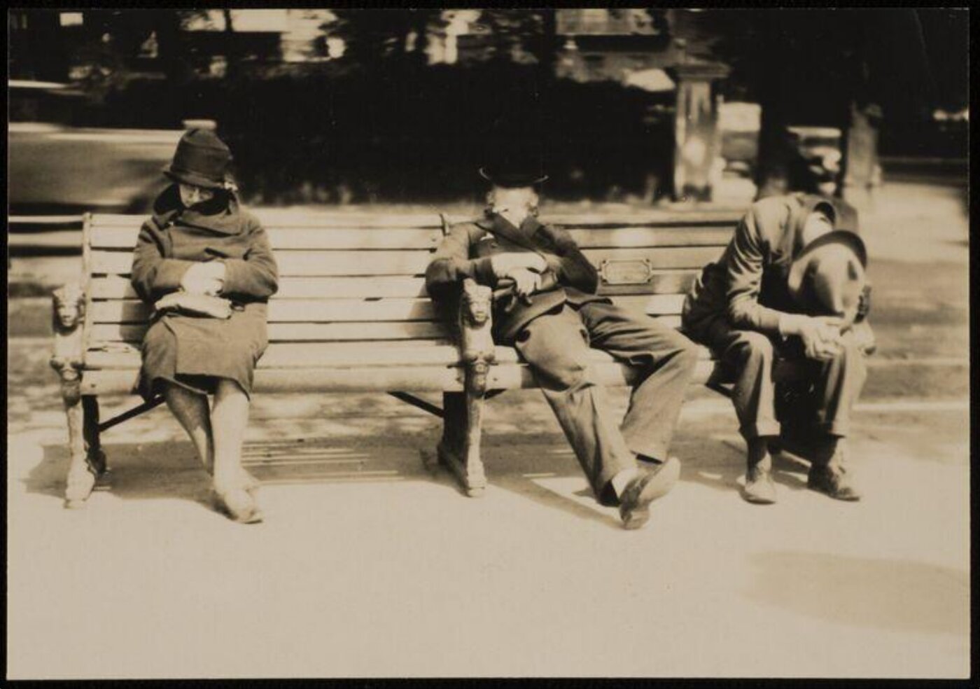 Hoppé, Emil Otto, Unemployed people sitting on benches, Embankment