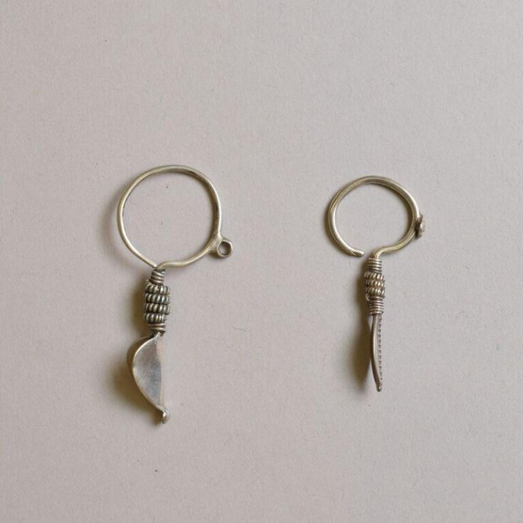 Earring top image