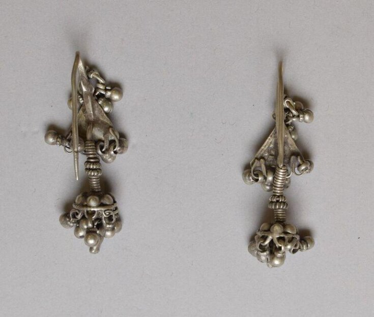 Earring top image