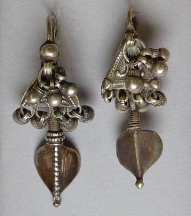 Earring top image