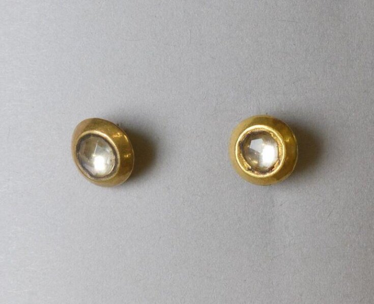 Pearl V Earring