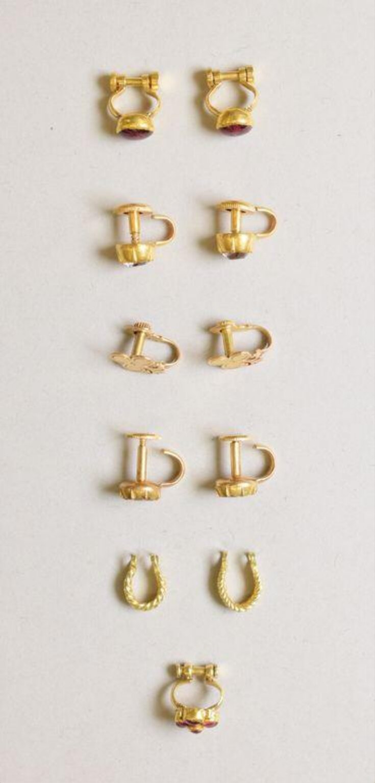 Earring top image