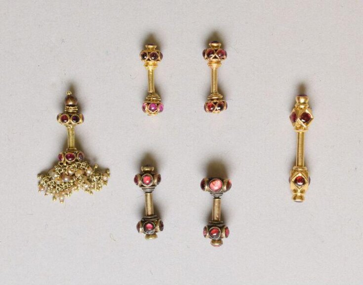 Earring top image